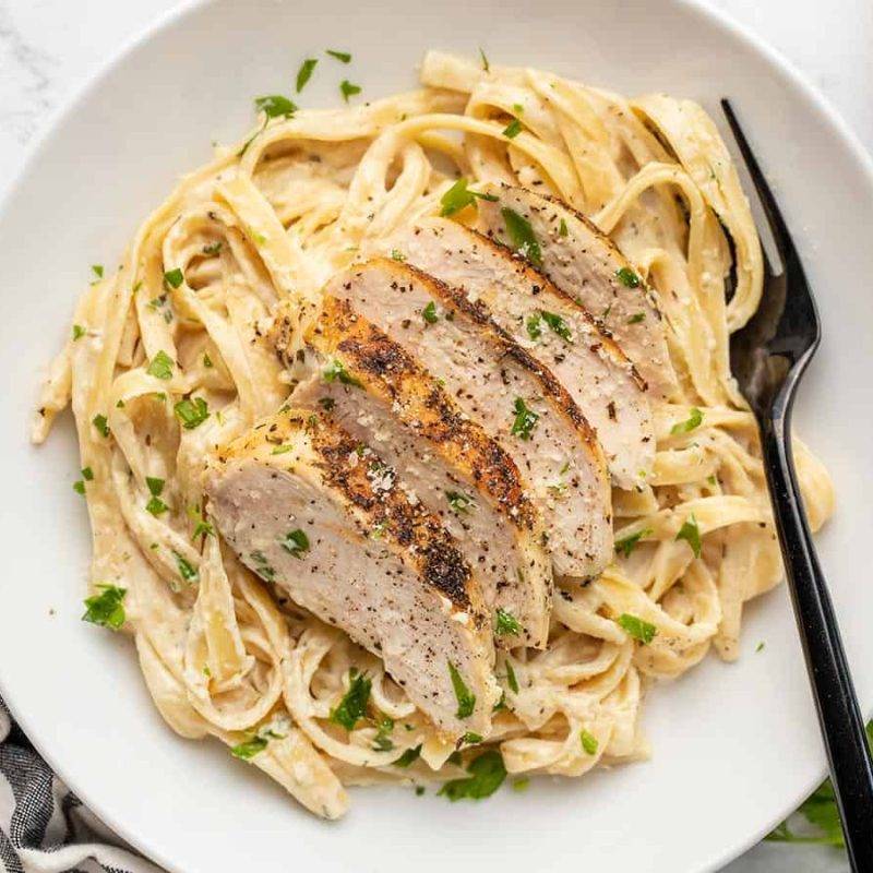 CHICKEN ALFREDO